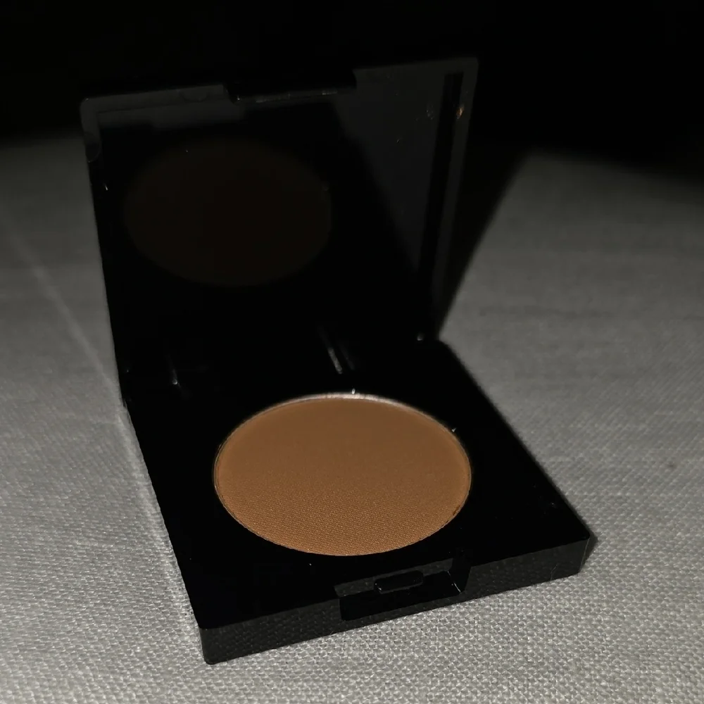 Bronze Beauty Makeup Compact - Black